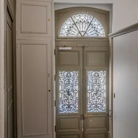 Pluton Apartment
